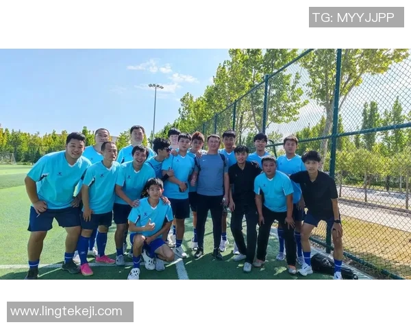 从校园小子到绿茵场上的传奇足球明星的成长故事 从校园小子到绿茵场上的传奇足球明星的成长故事